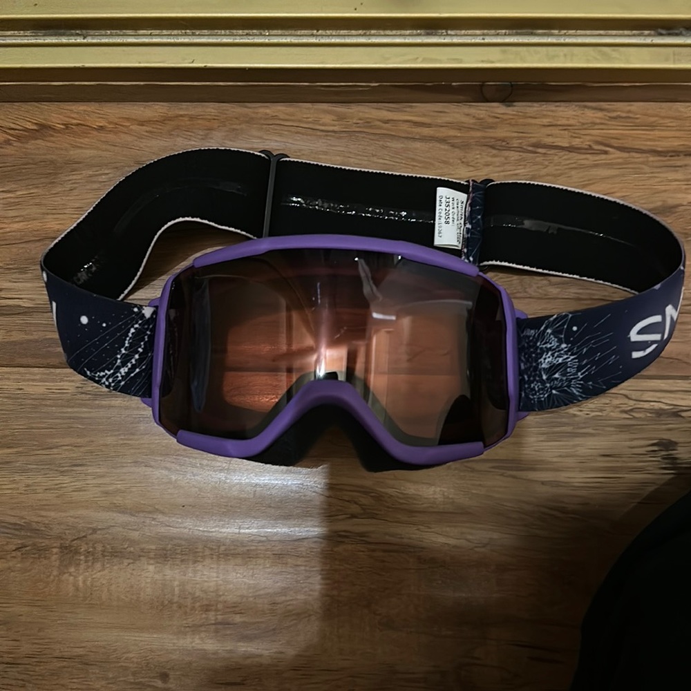 Smith purple ski/snowboard goggles